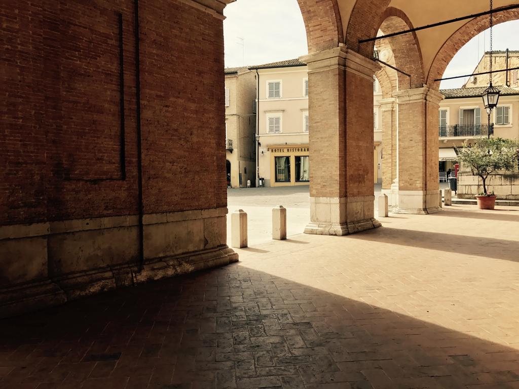 Hotel Pellegrino E Pace Loreto Exterior foto