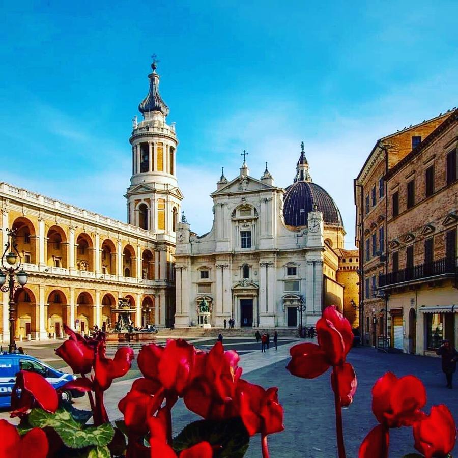 Hotel Pellegrino E Pace Loreto Exterior foto